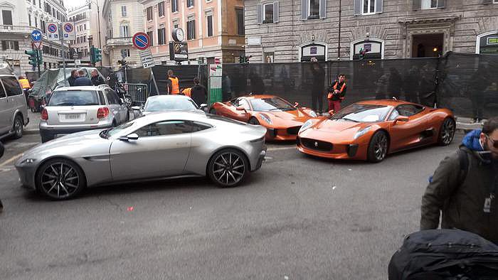 10 Aston Martin per 007 in  Corso Vittorio Emanuele a Roma