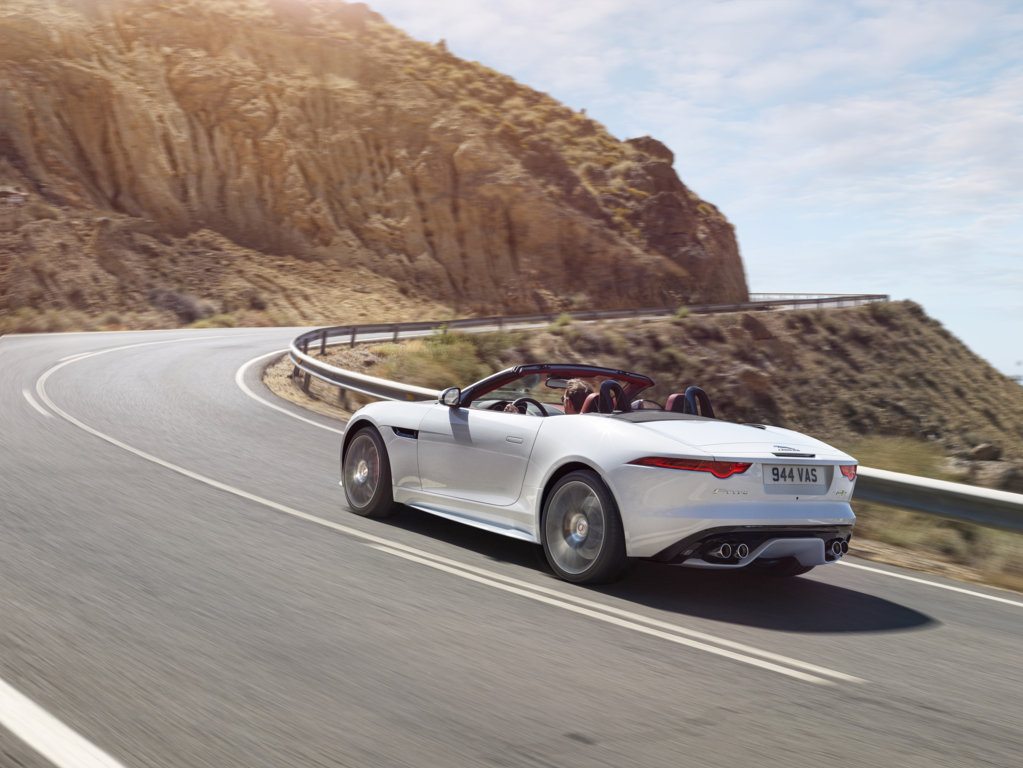 Jag_FTYPE_16MY_AWD_R_Glacier_White_Image_191114_02 (FILEminimizer)