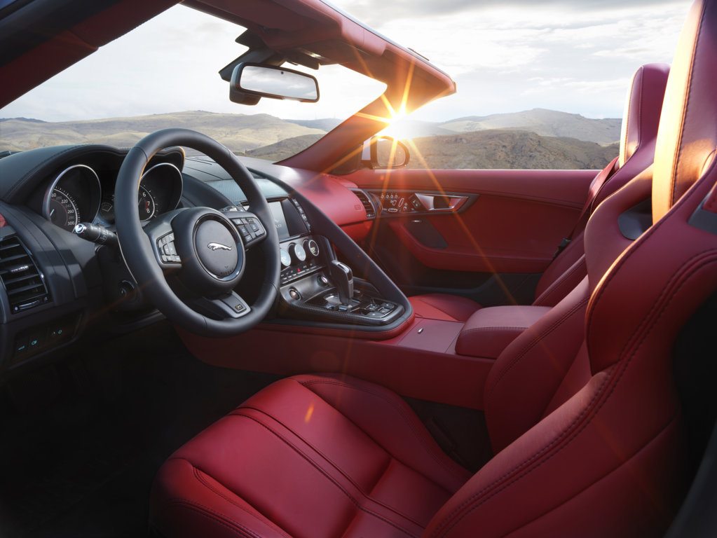 Jag_FTYPE_16MY_AWD_R_Glacier_White_Image_191114_10 (FILEminimizer)