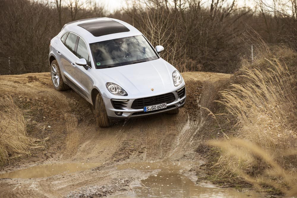 PORSCHE-MACAN-2