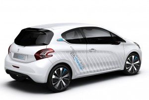 Peugeot-208-HYbrid-Air-2L