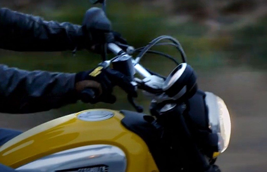 ducati-scrambler-2015_mov01