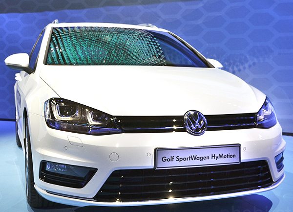 golf-sportwagen-hymotion-01