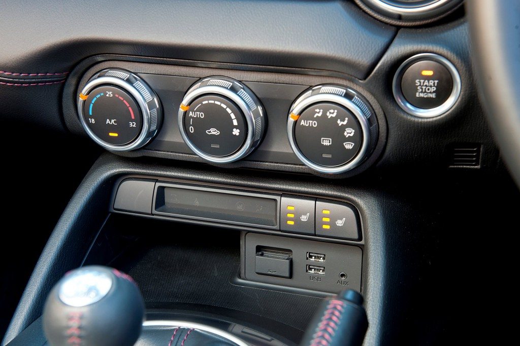 mx-5_2015_details_16_screen