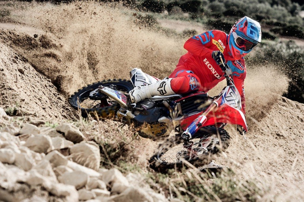 mxgp-honda-prime-immagini-ufficiali-del-team-hrc-2015-evgeny5